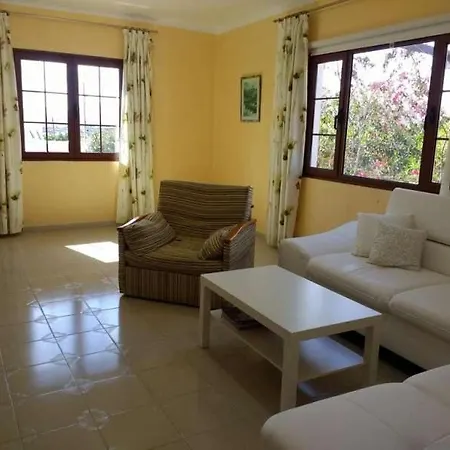 Villa Sleeps 6 Wifi